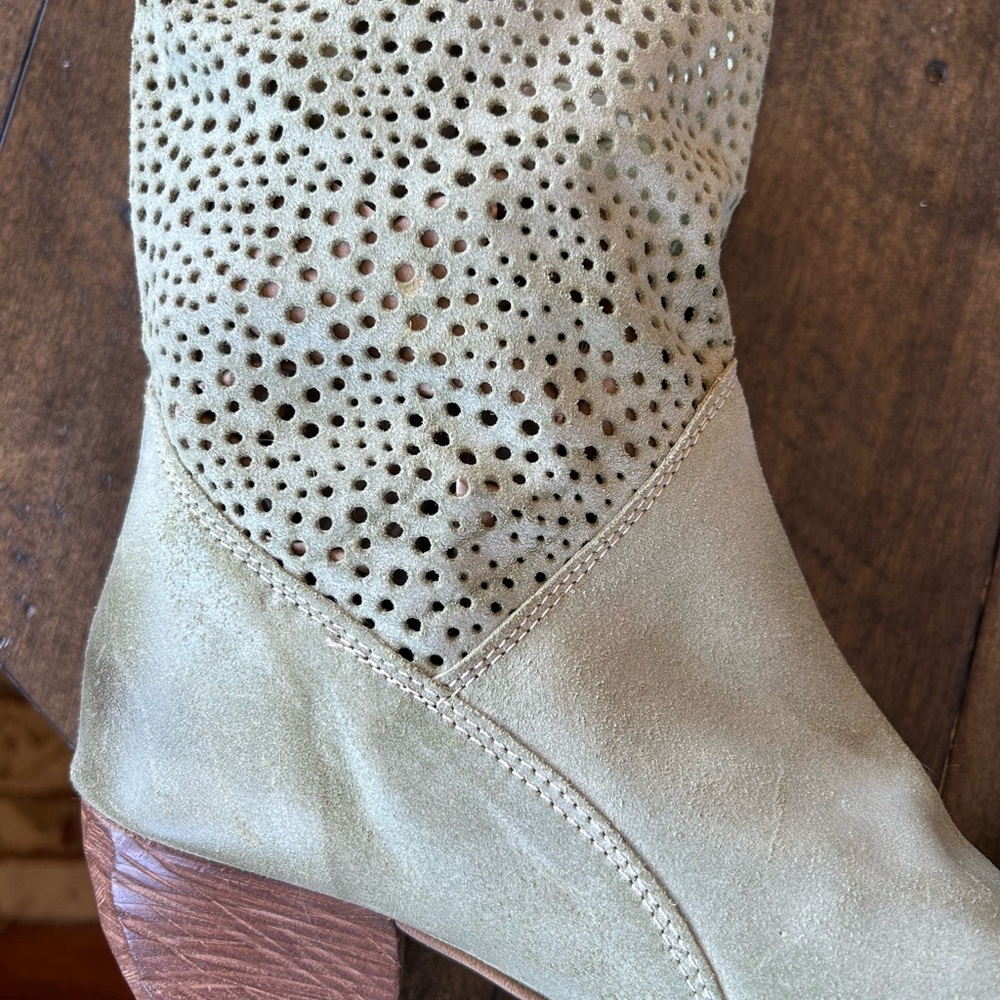 Lola Sabina soft green leather booties, zip up back, size 39 - Picture 3 of 3